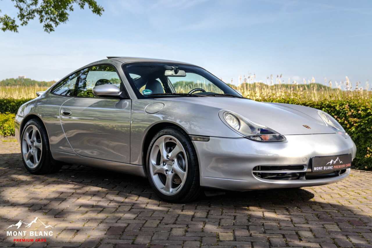 PORSCHE 911 3.4 Coupé Carrera 4