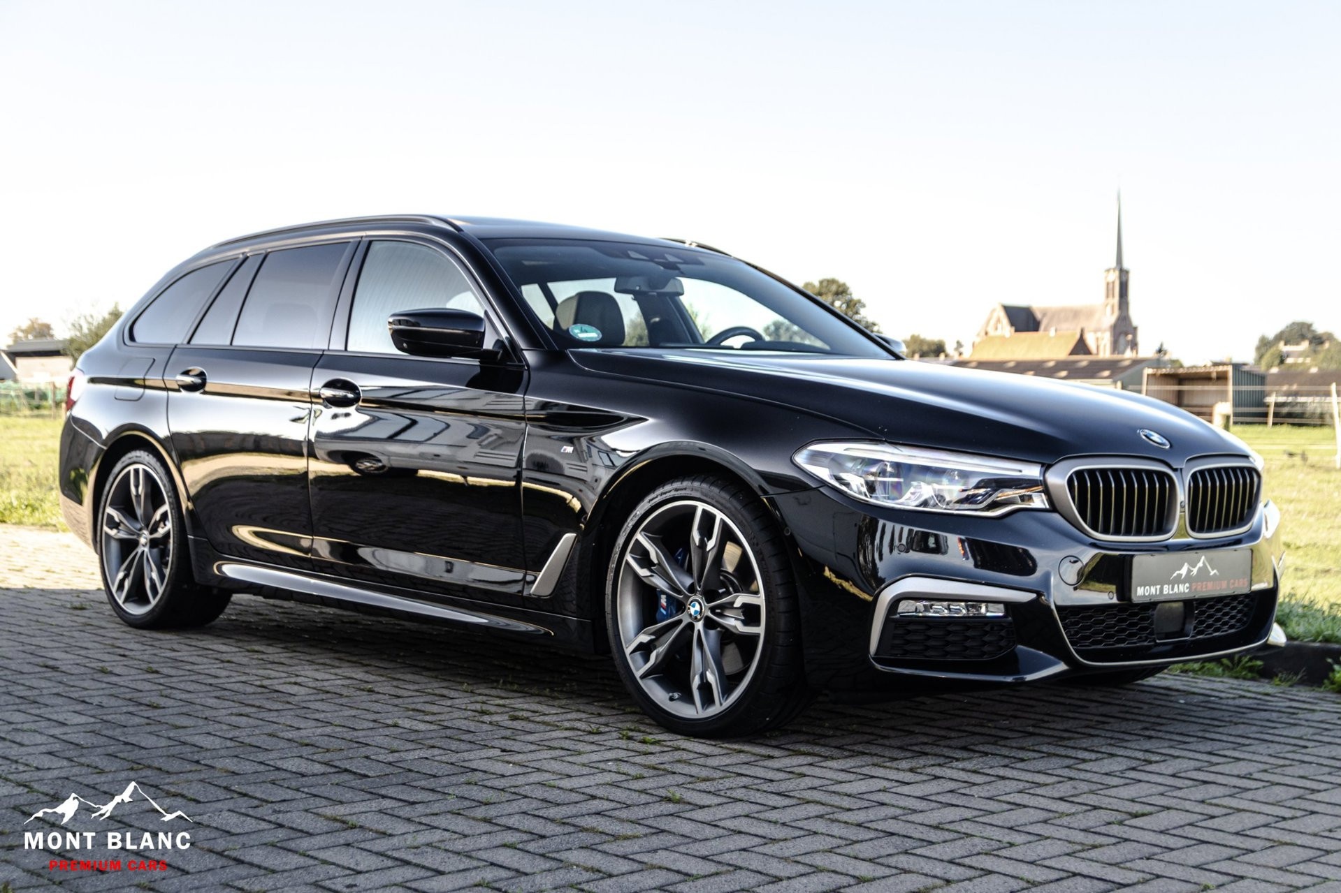 BMW 5 Serie Touring 530d xDrive M-pakket Pano. 360° cam. HUD Trekhaak